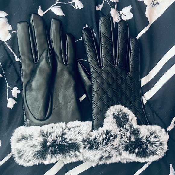 Black Quilted Gloves with Faux Fur Trim - Picture 2 of 6